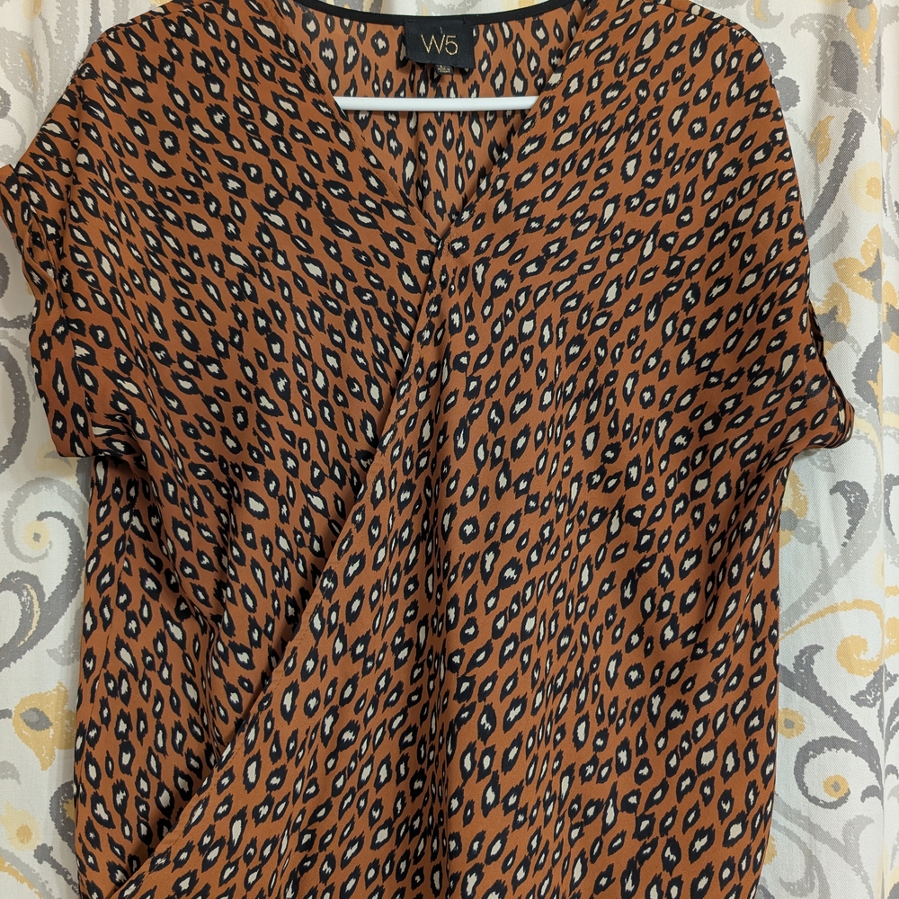 W5 Women's Tan and Black Patterned Blouse